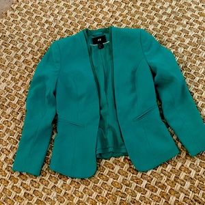 Gorgeous tailored flattering geeen jacket!